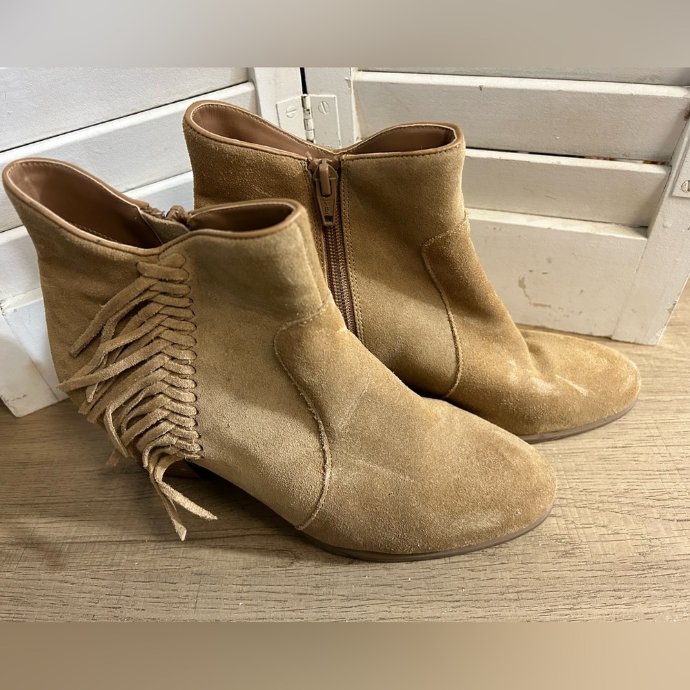 G. H. Bass Leather Suede Fringe Heeled Ankle Boot Tan Made in USA Size 6 Eve